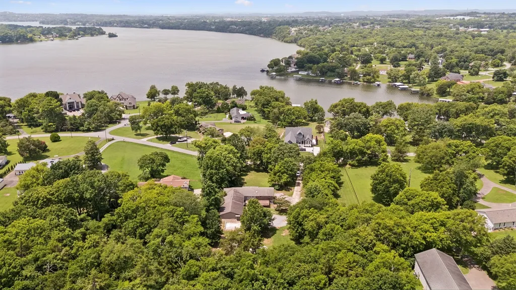 1041 Forest Harbor Drive Hendersonville TN 37075