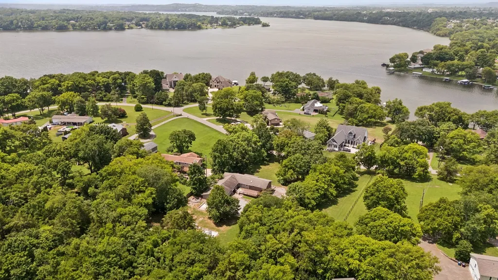 1041 Forest Harbor Drive Hendersonville TN 37075