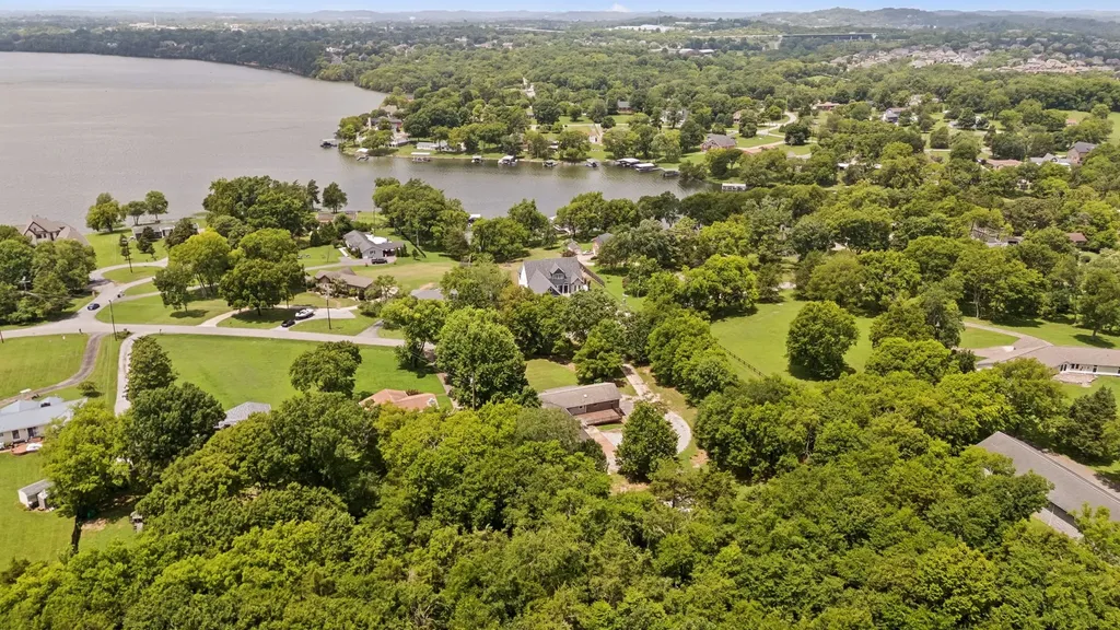 1041 Forest Harbor Drive Hendersonville TN 37075