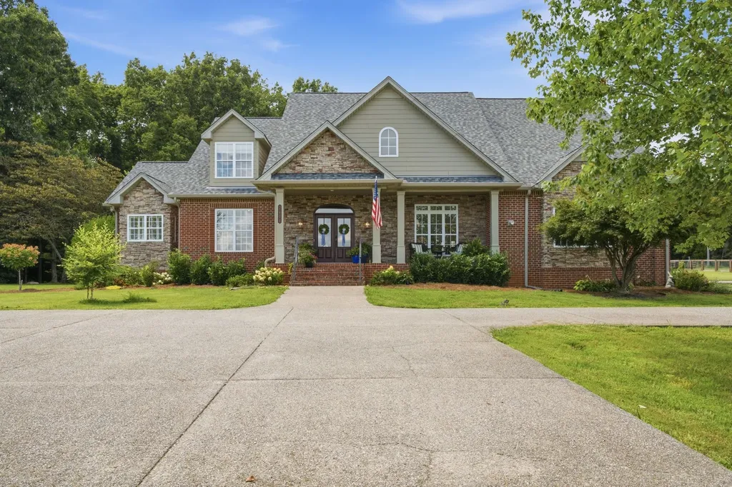 2404 Savage Creek Drive Springfield TN 37172