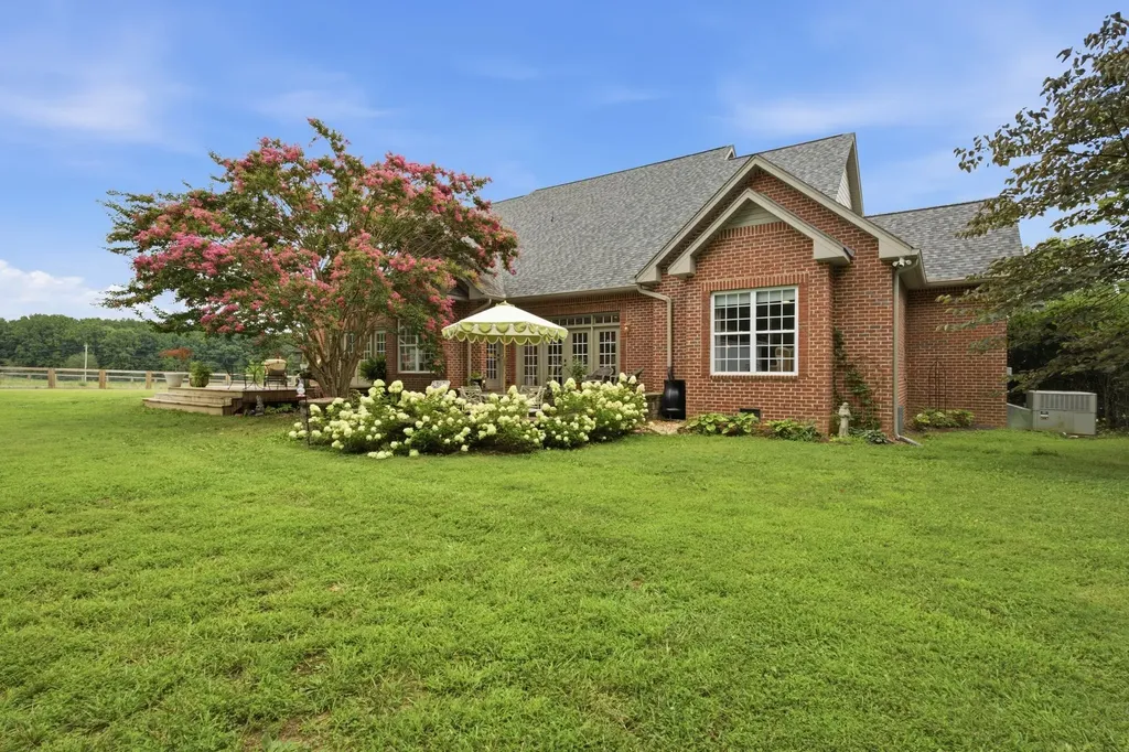 2404 Savage Creek Drive Springfield TN 37172