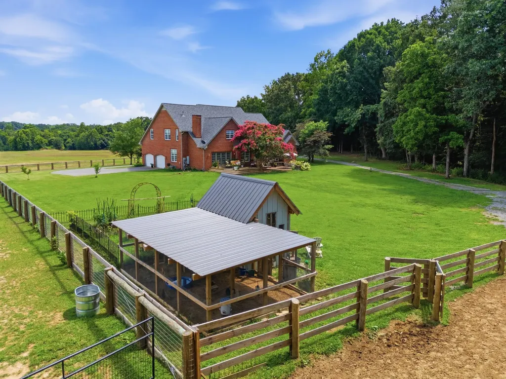 2404 Savage Creek Drive Springfield TN 37172