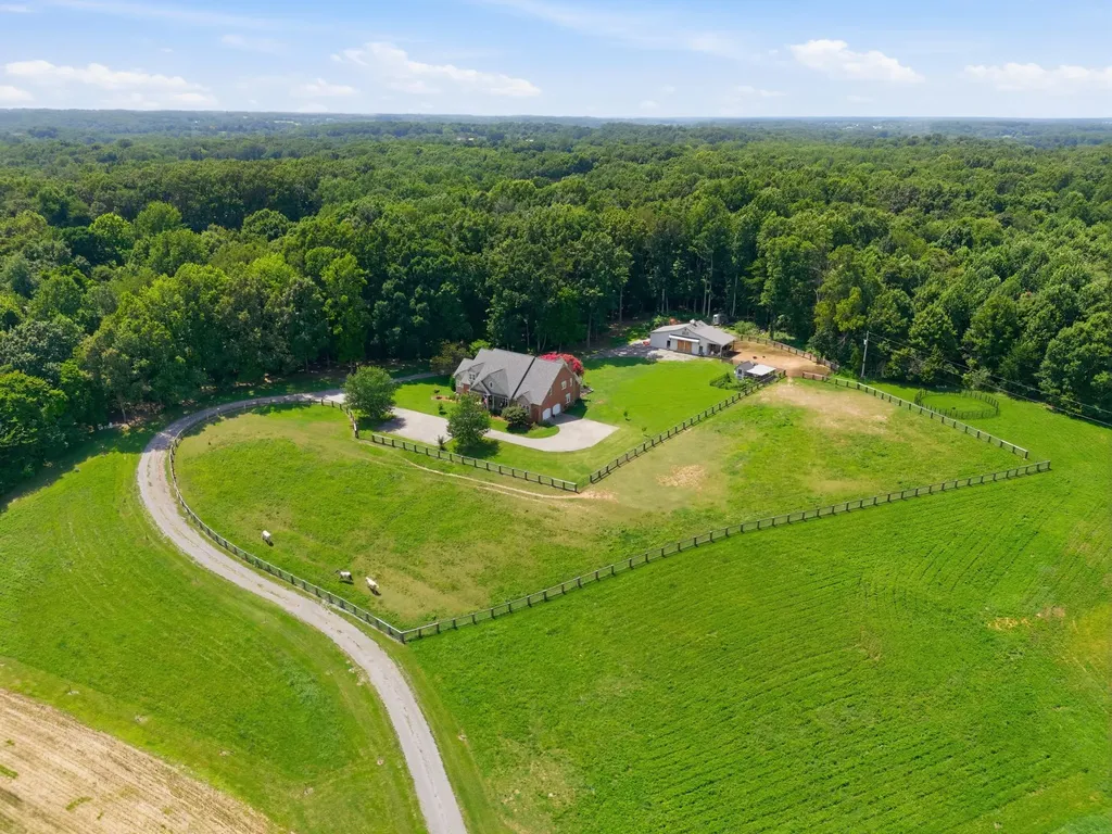 2404 Savage Creek Drive Springfield TN 37172