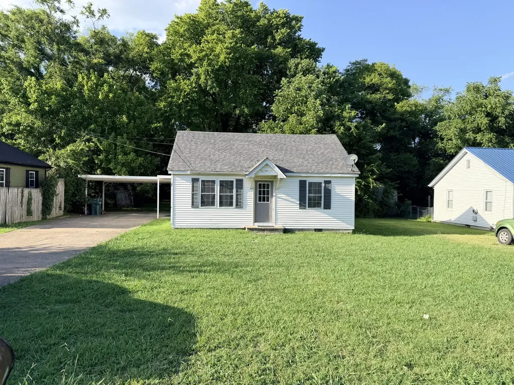 212 W Adams Avenue Lebanon TN 37087