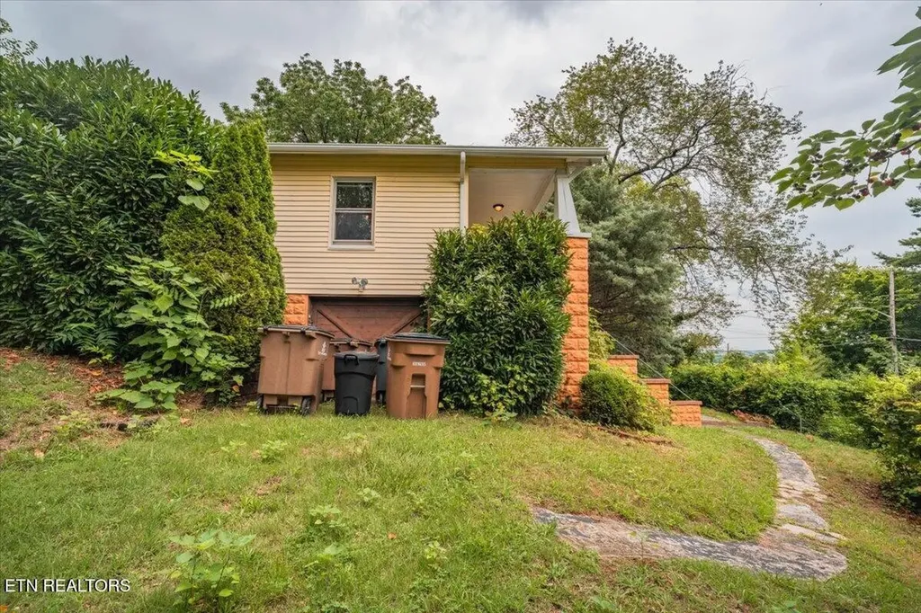 1211 Moses Avenue Knoxville TN 37921