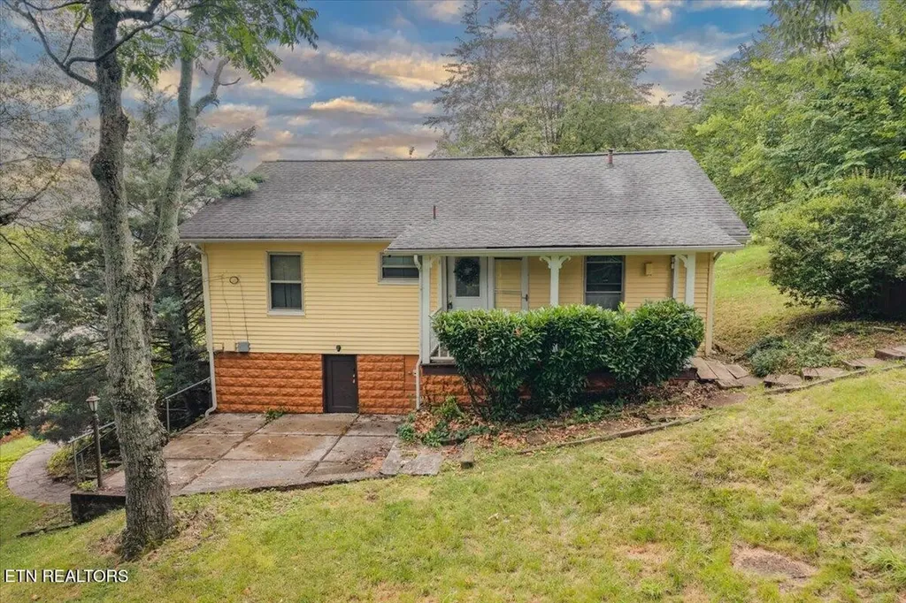 1211 Moses Avenue Knoxville TN 37921