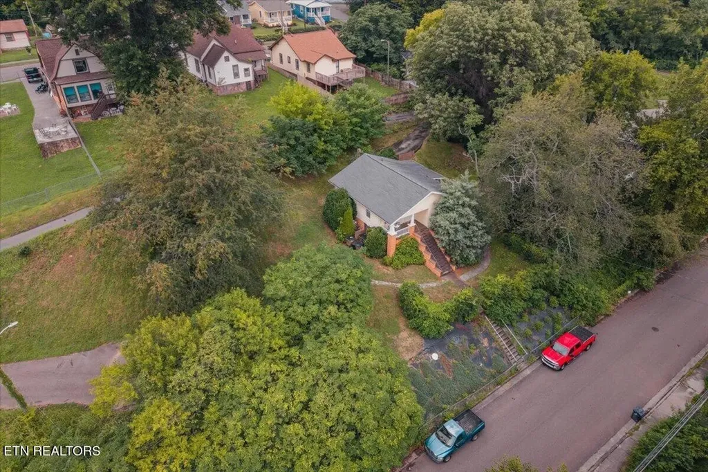 1211 Moses Avenue Knoxville TN 37921