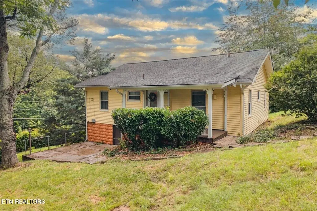 1211 Moses Avenue Knoxville TN 37921