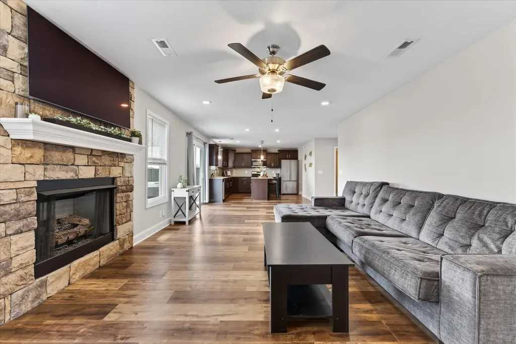 488 Kinslow Court Clarksville TN 37040