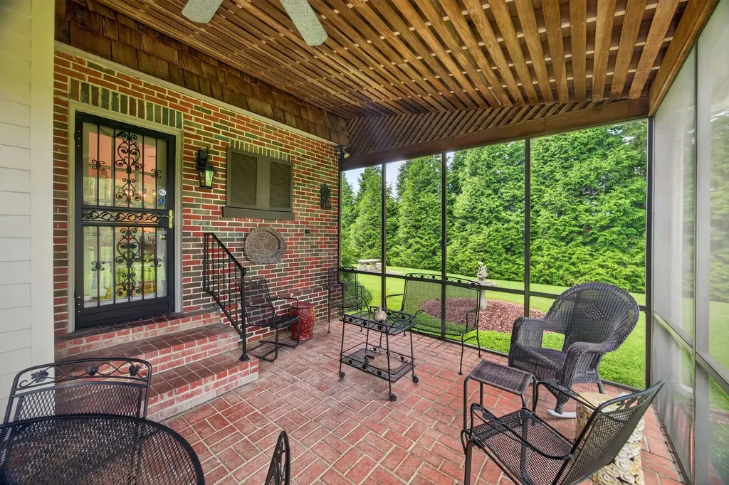 304 S College Street Smithville TN 37166