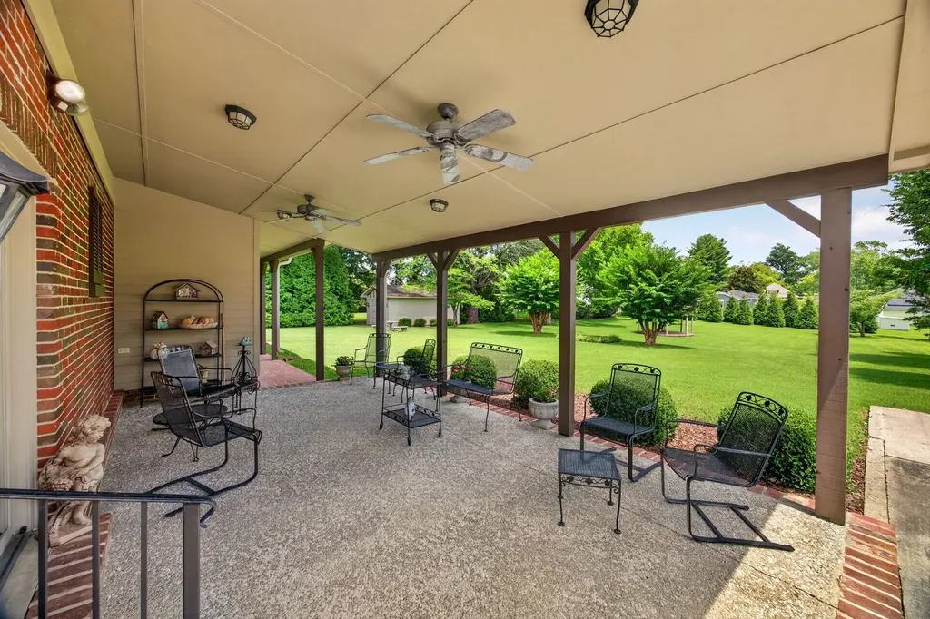 304 S College Street Smithville TN 37166