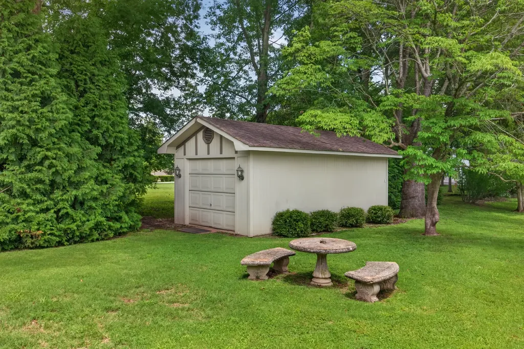 304 S College Street Smithville TN 37166
