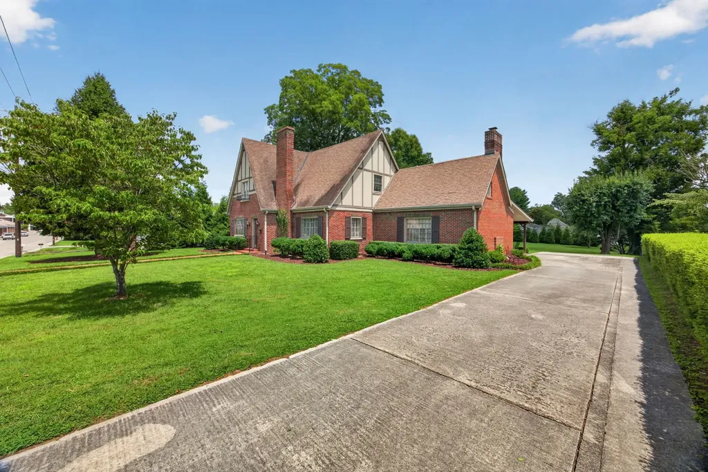 304 S College Street Smithville TN 37166
