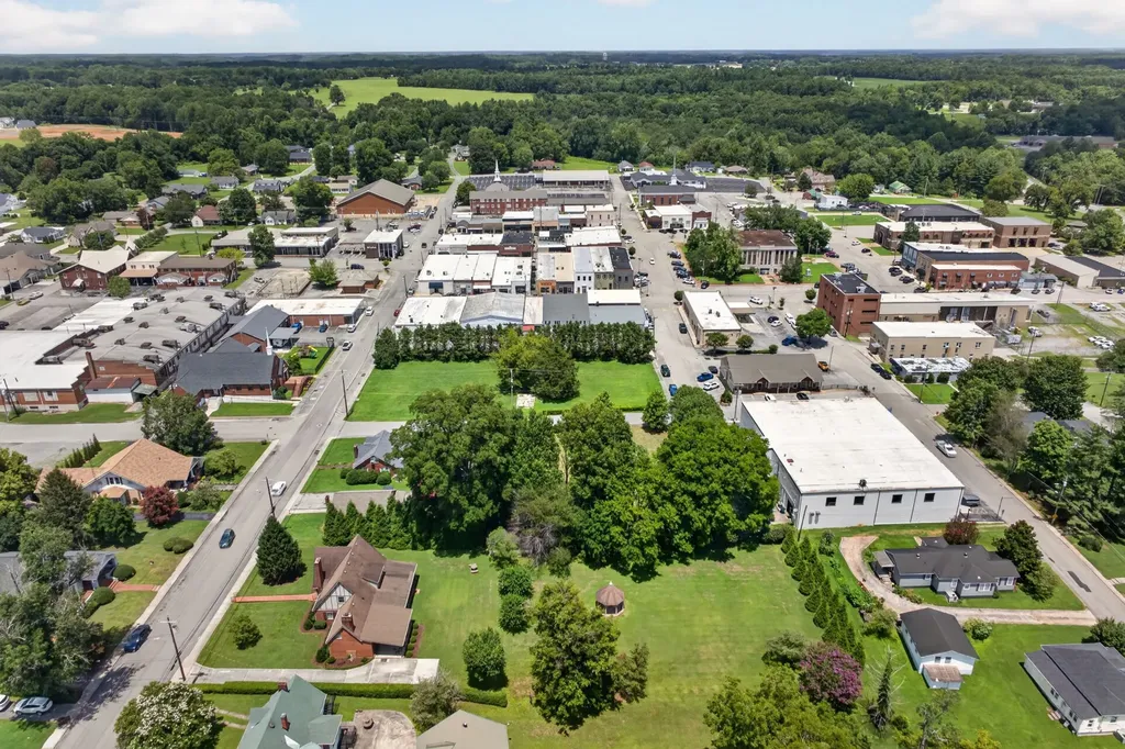 304 S College Street Smithville TN 37166