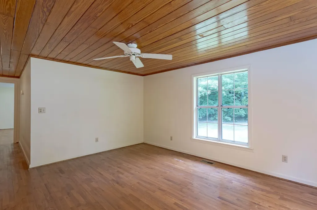 165 Paglen Ridge Drive Pikeville TN 37367