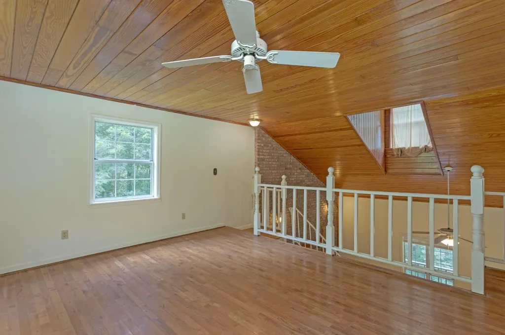 165 Paglen Ridge Drive Pikeville TN 37367