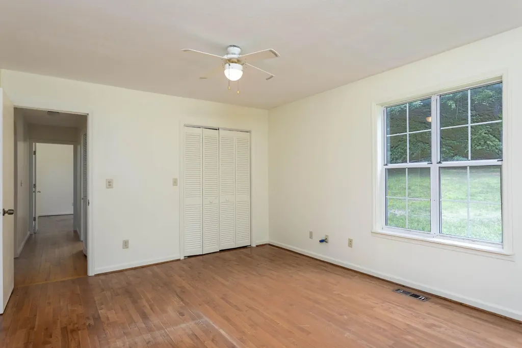 165 Paglen Ridge Drive Pikeville TN 37367