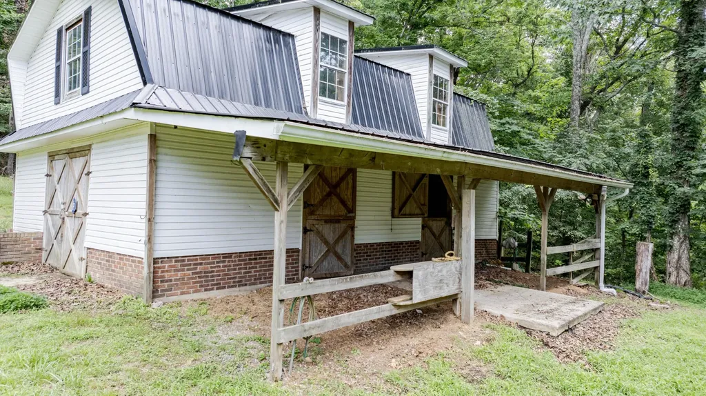 165 Paglen Ridge Drive Pikeville TN 37367