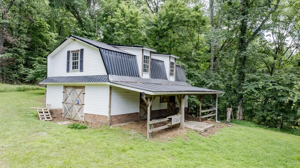 165 Paglen Ridge Drive Pikeville TN 37367
