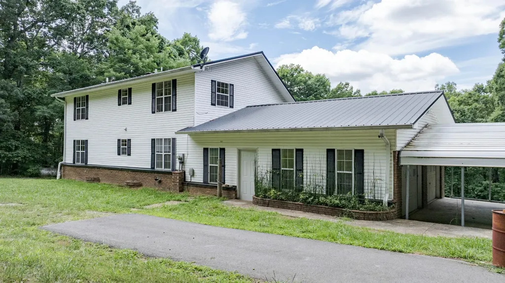 165 Paglen Ridge Drive Pikeville TN 37367