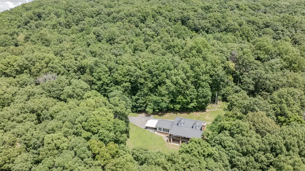 165 Paglen Ridge Drive Pikeville TN 37367