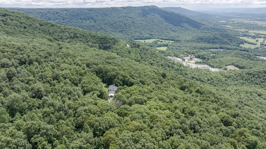 165 Paglen Ridge Drive Pikeville TN 37367