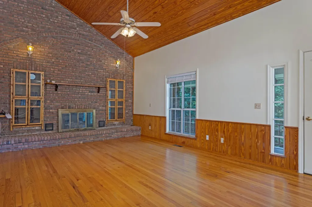 165 Paglen Ridge Drive Pikeville TN 37367