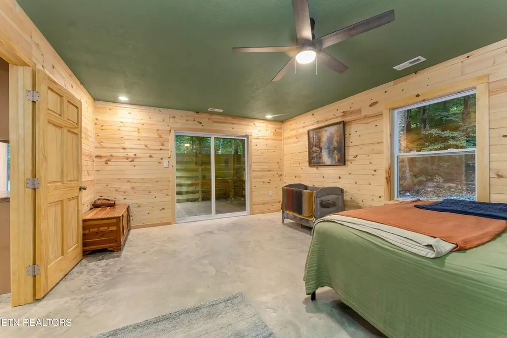 1827 Old Chilhowee Loop Seymour TN 37865