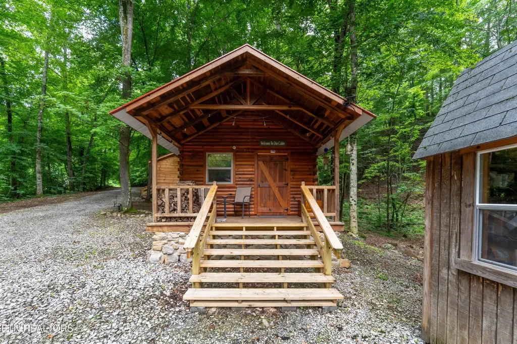 1827 Old Chilhowee Loop Seymour TN 37865