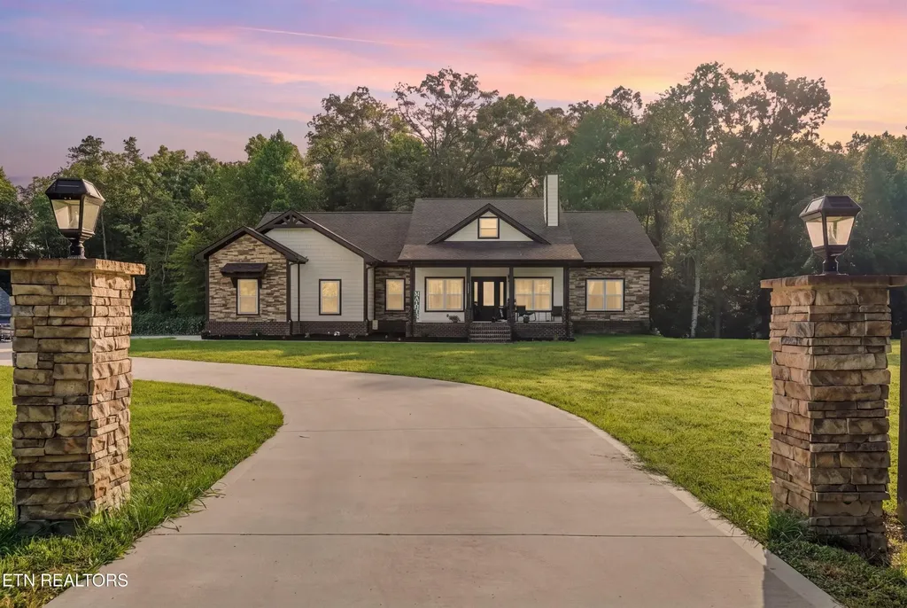 964 Deerwood Drive Dandridge TN 37725