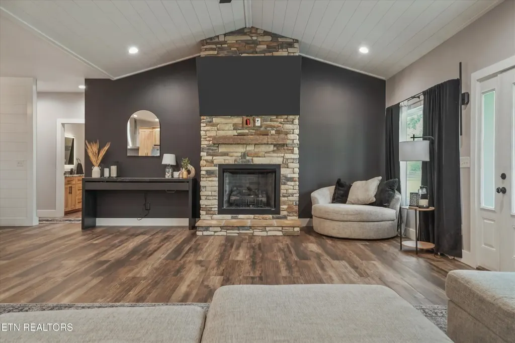964 Deerwood Drive Dandridge TN 37725