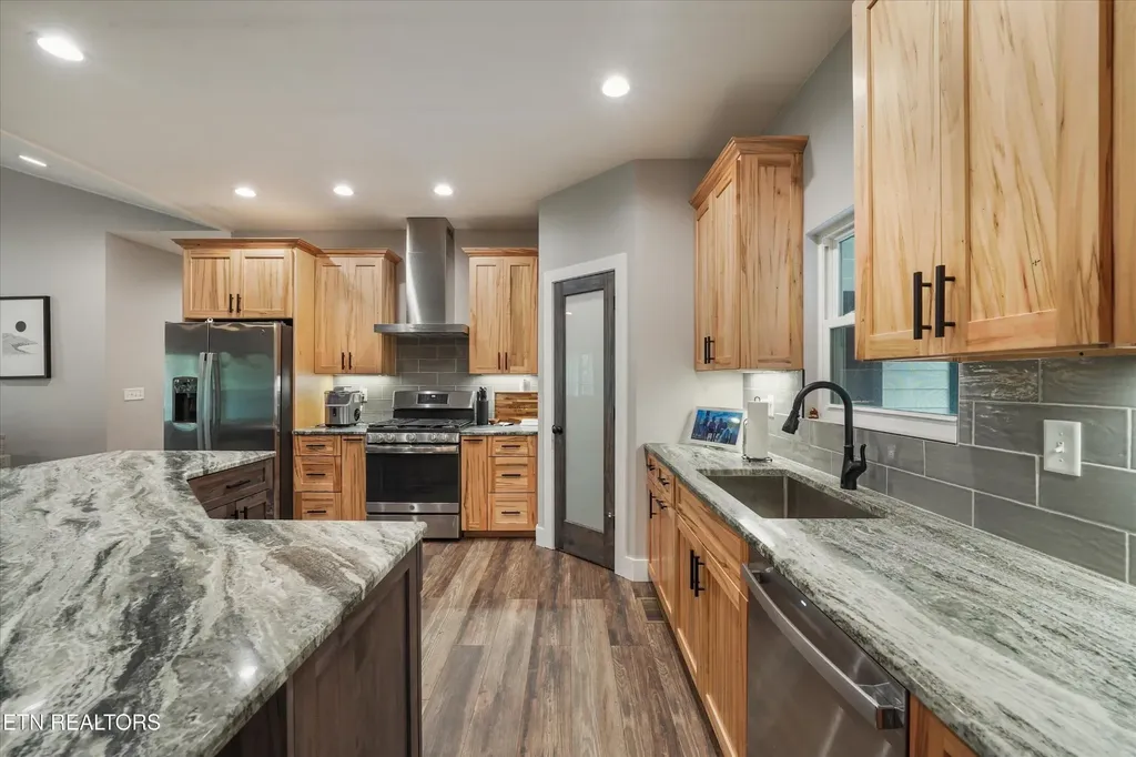 964 Deerwood Drive Dandridge TN 37725