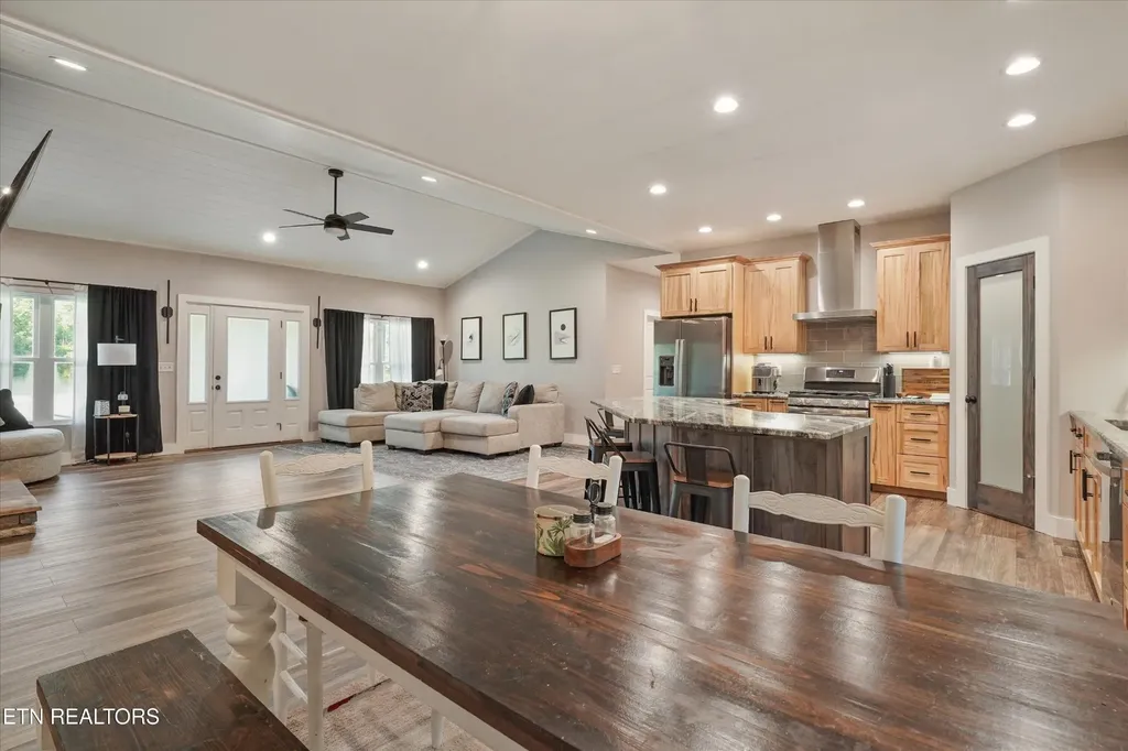 964 Deerwood Drive Dandridge TN 37725
