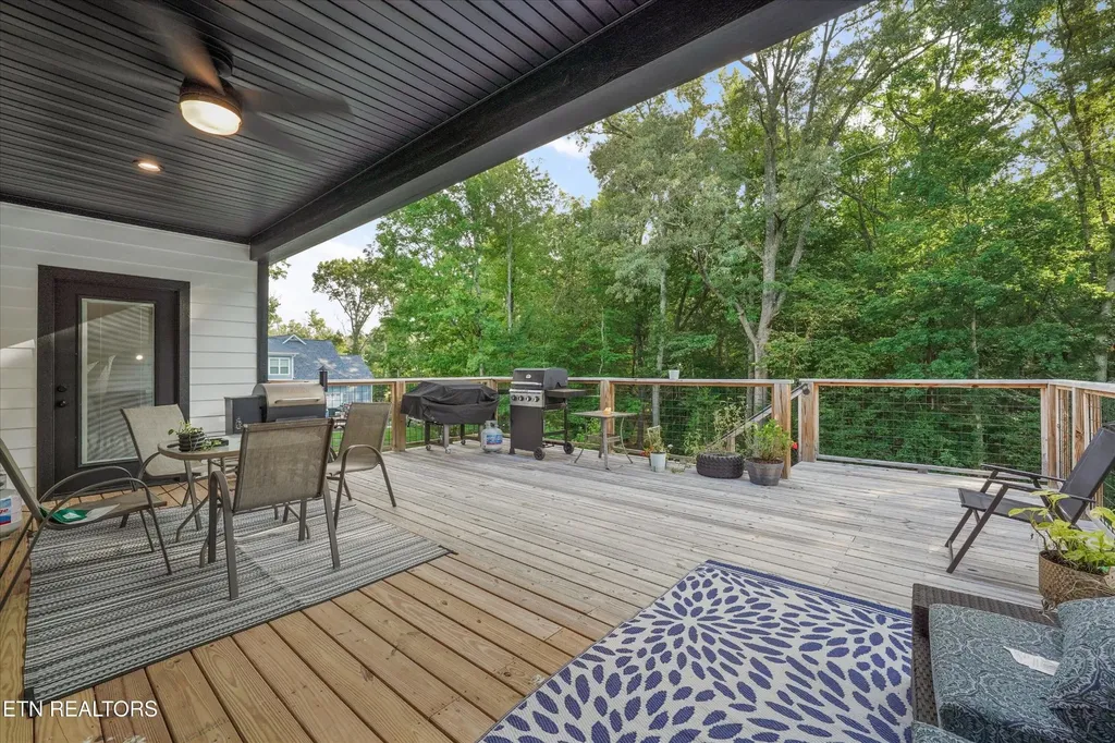 964 Deerwood Drive Dandridge TN 37725