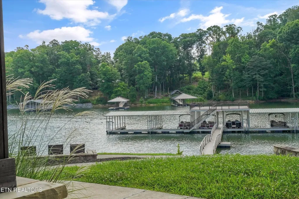 964 Deerwood Drive Dandridge TN 37725