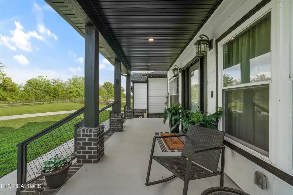 964 Deerwood Drive Dandridge TN 37725