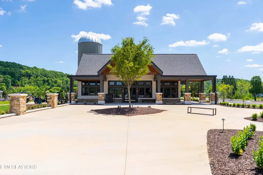 696 Black Bear Circle Loudon TN 37774