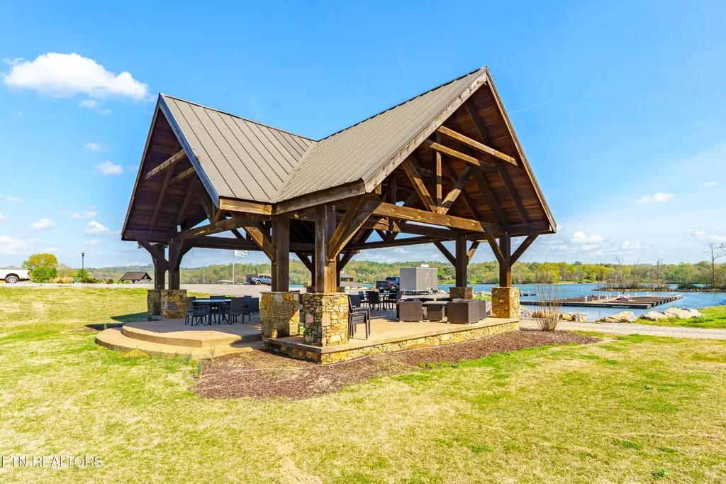 696 Black Bear Circle Loudon TN 37774