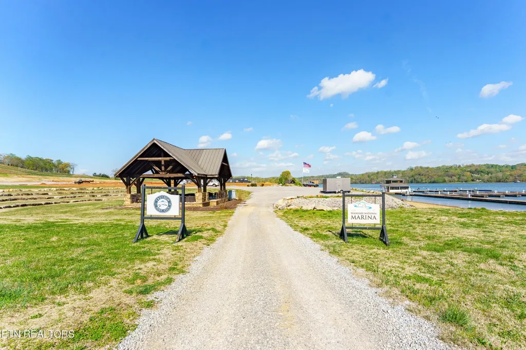 696 Black Bear Circle Loudon TN 37774