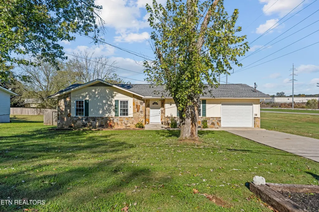 218 Christin Drive Clinton TN 37716