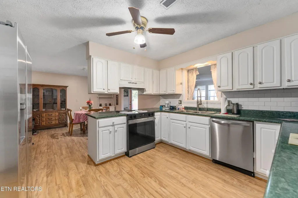 218 Christin Drive Clinton TN 37716