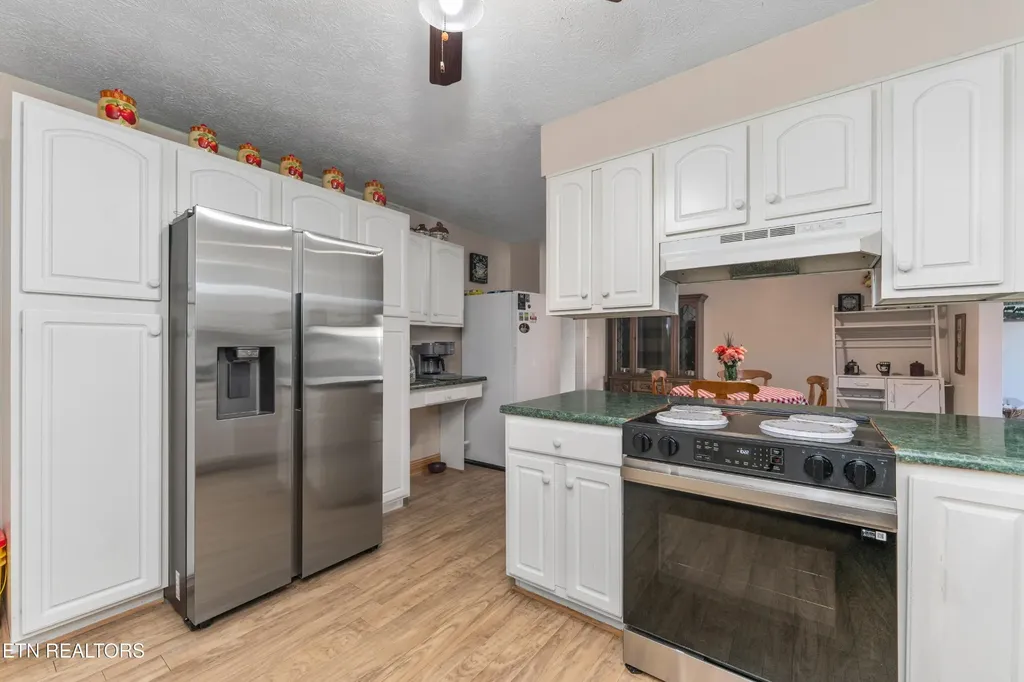 218 Christin Drive Clinton TN 37716