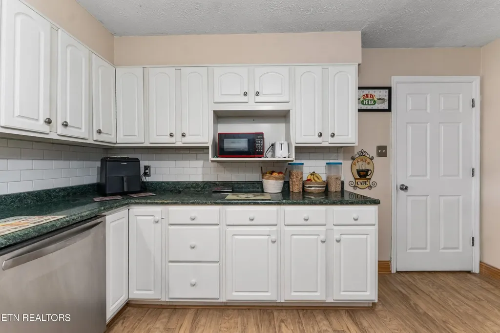 218 Christin Drive Clinton TN 37716