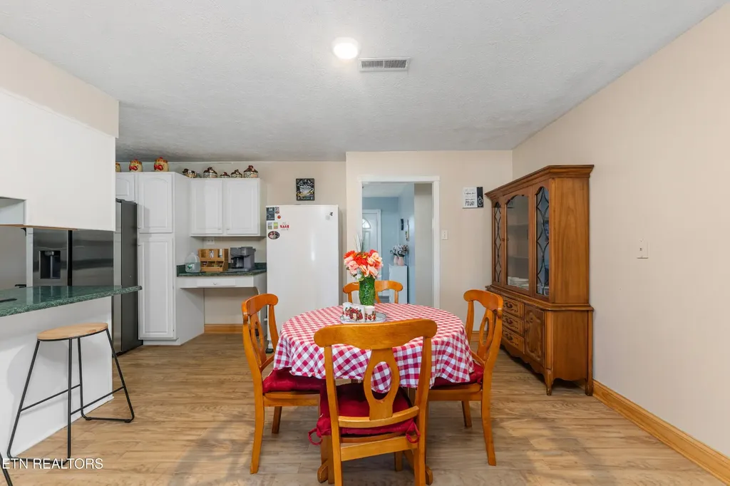 218 Christin Drive Clinton TN 37716
