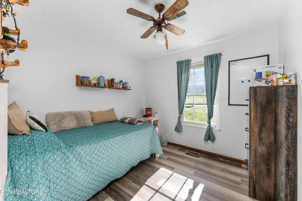 218 Christin Drive Clinton TN 37716