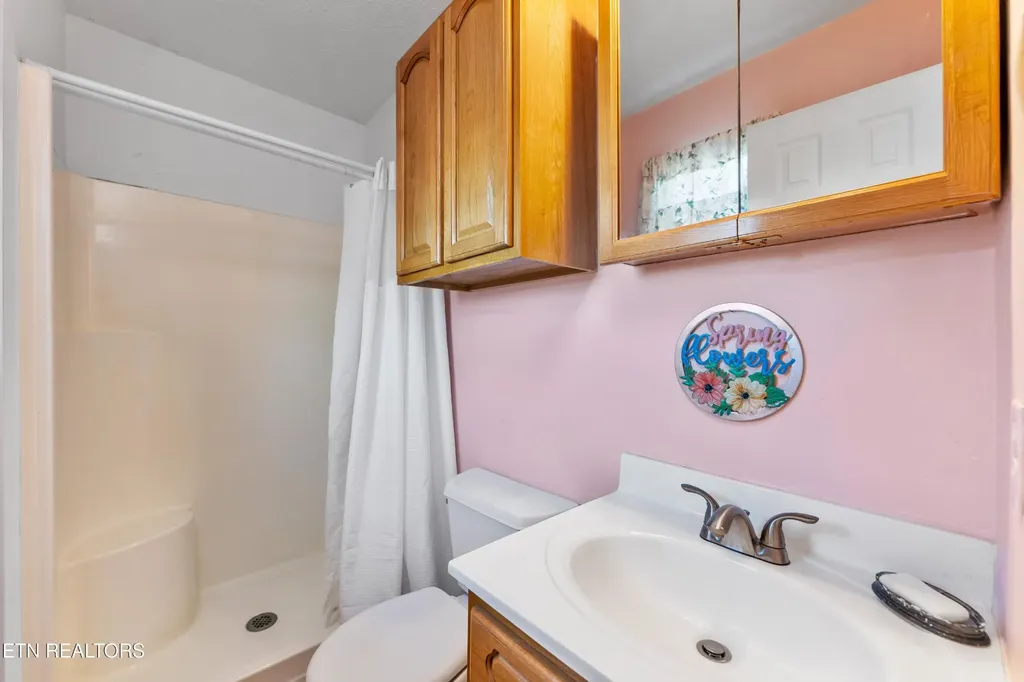 218 Christin Drive Clinton TN 37716