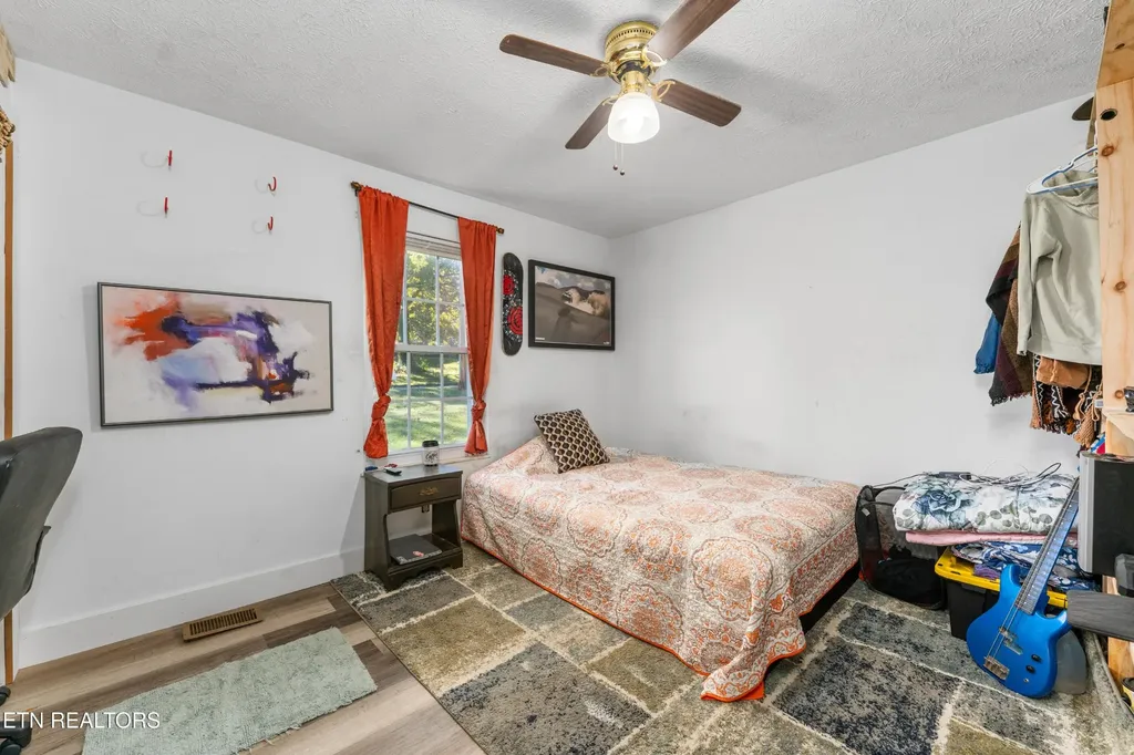 218 Christin Drive Clinton TN 37716