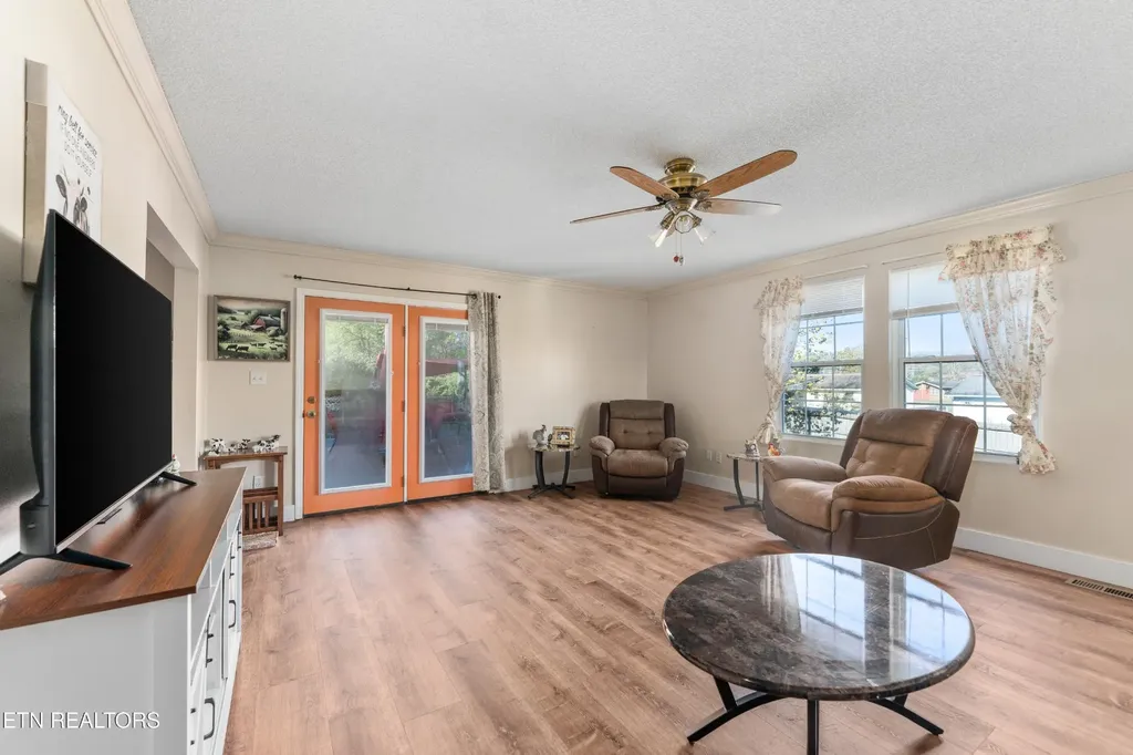 218 Christin Drive Clinton TN 37716