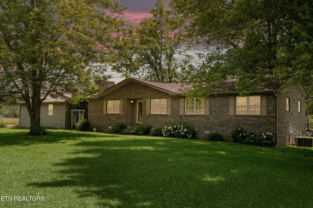 9438 Morgan County Highway Sunbright TN 37872