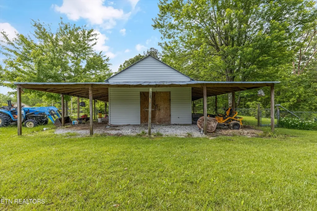 9438 Morgan County Highway Sunbright TN 37872